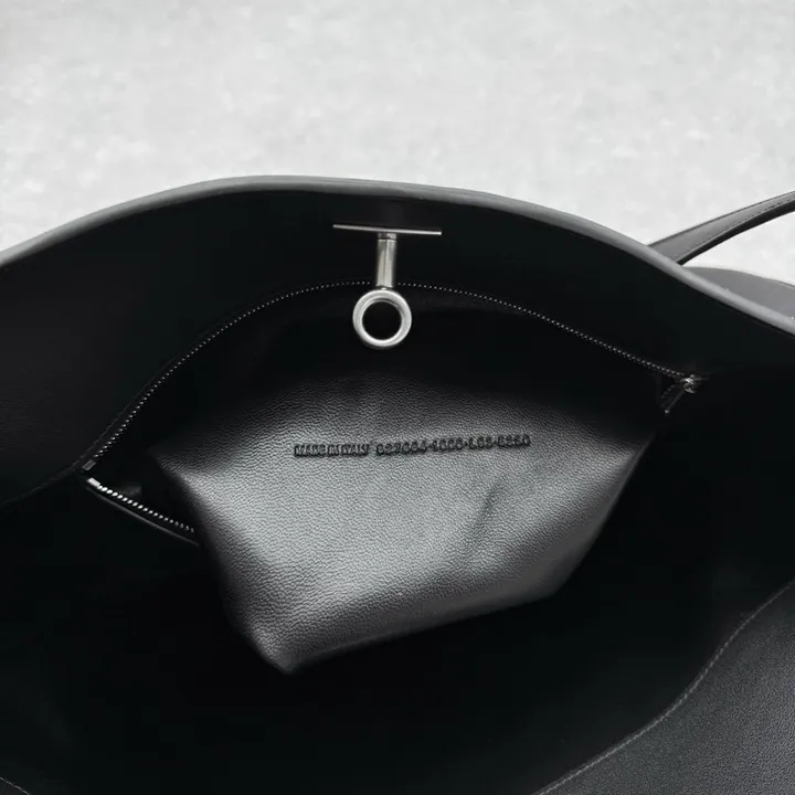 スーパーコピー バレンシアガ キーホルダー