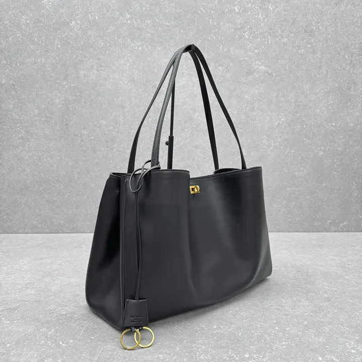 スーパーコピー バレンシアガ キーホルダー