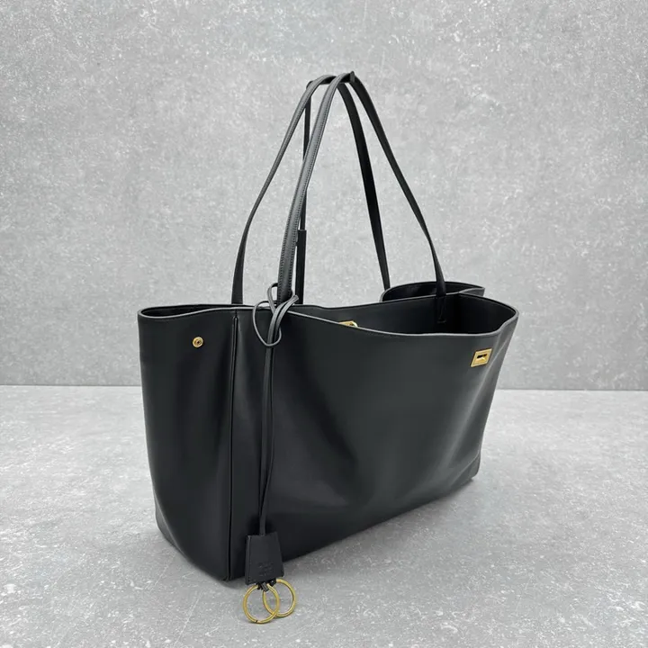 スーパーコピー バレンシアガ キーホルダー