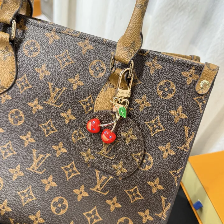 スーパーコピー ルイヴィトン キーホルダー