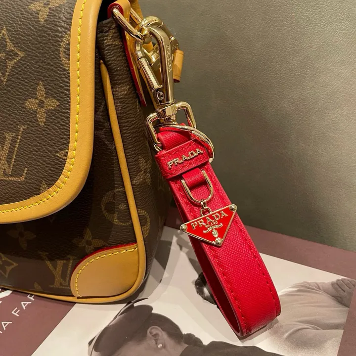 スーパーコピー プラダ キーホルダー