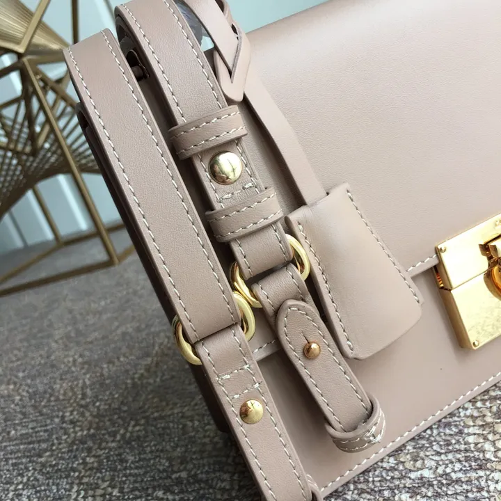 スーパーコピー フェラガモ キーホルダー