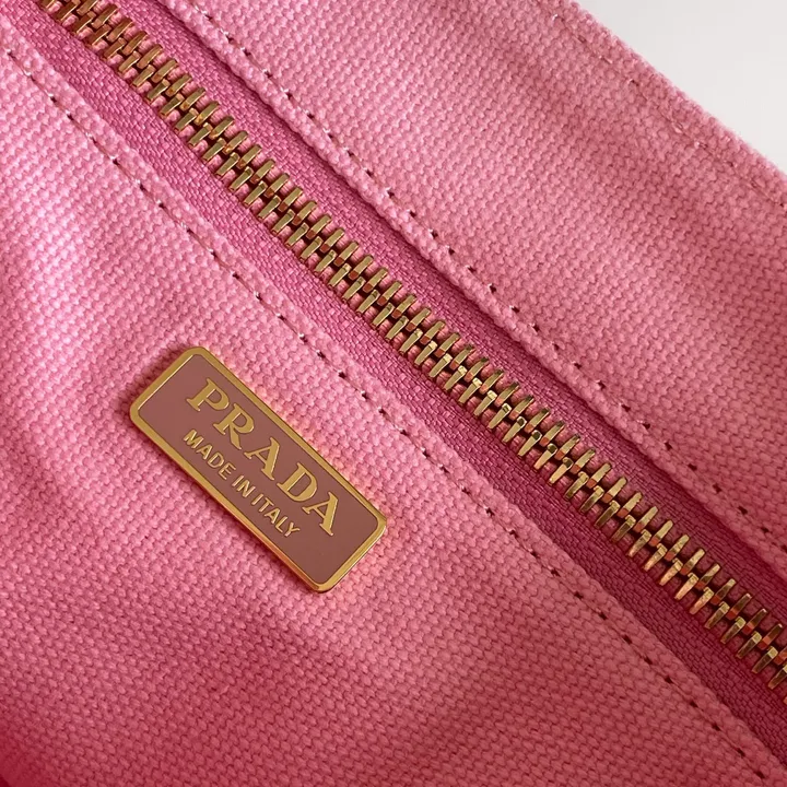 スーパーコピー プラダ キーホルダー