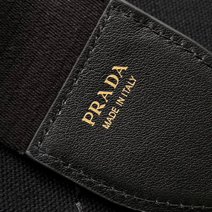 スーパーコピー プラダ キーホルダー