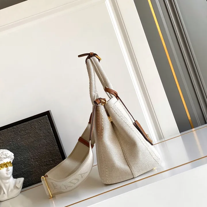 スーパーコピー プラダ キーホルダー