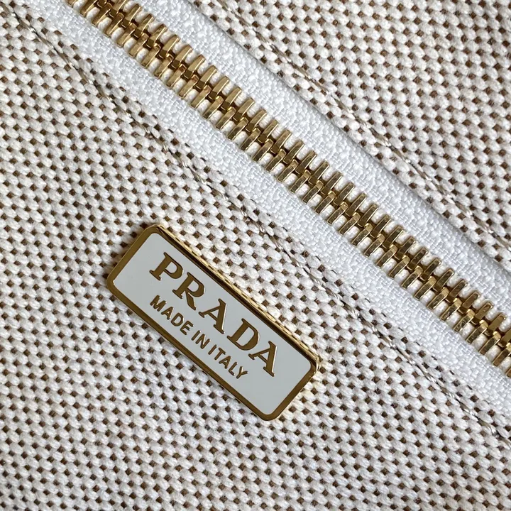 スーパーコピー プラダ キーホルダー