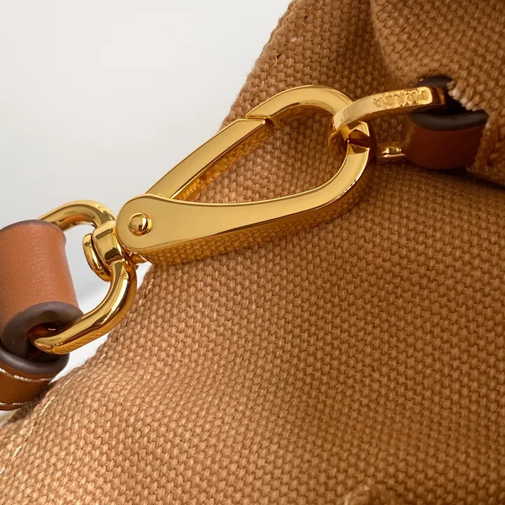 スーパーコピー プラダ キーホルダー