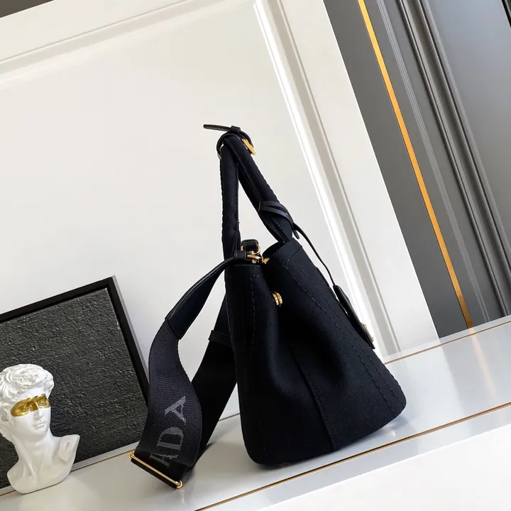 スーパーコピー プラダ キーホルダー