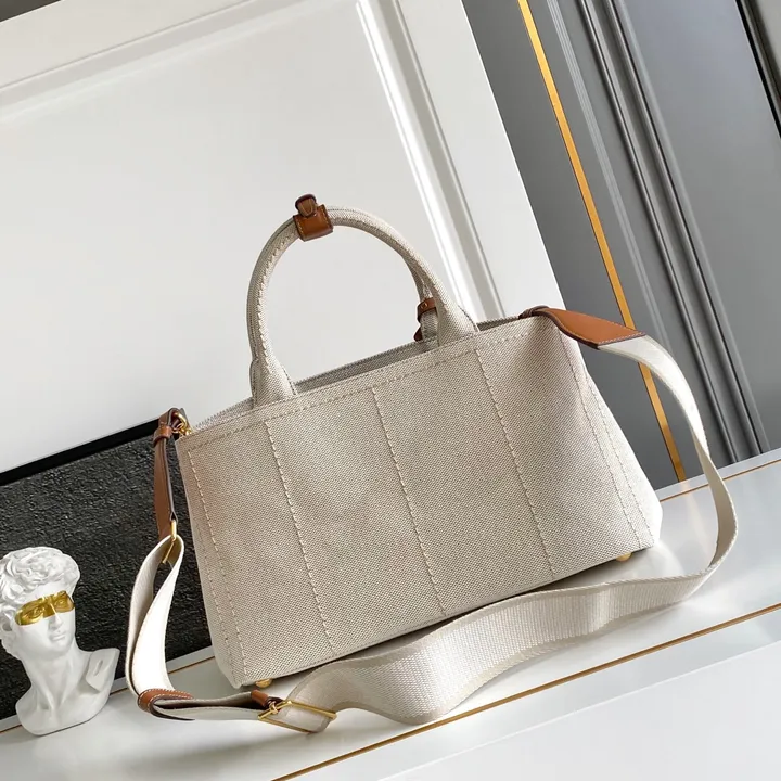 スーパーコピー プラダ キーホルダー