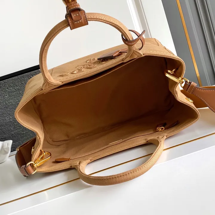 スーパーコピー プラダ キーホルダー