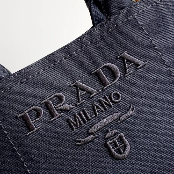 スーパーコピー プラダ キーホルダー