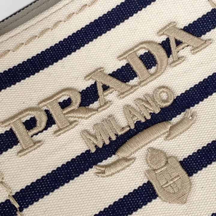 スーパーコピー プラダ キーホルダー