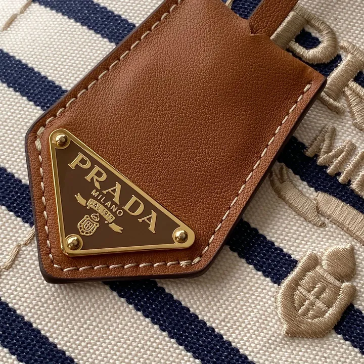 スーパーコピー プラダ キーホルダー