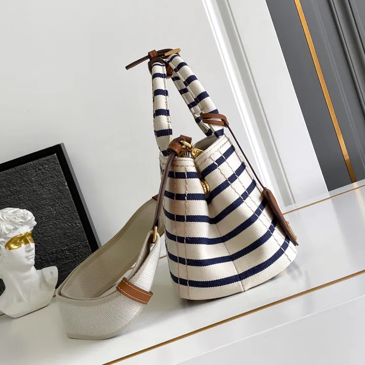 スーパーコピー プラダ キーホルダー