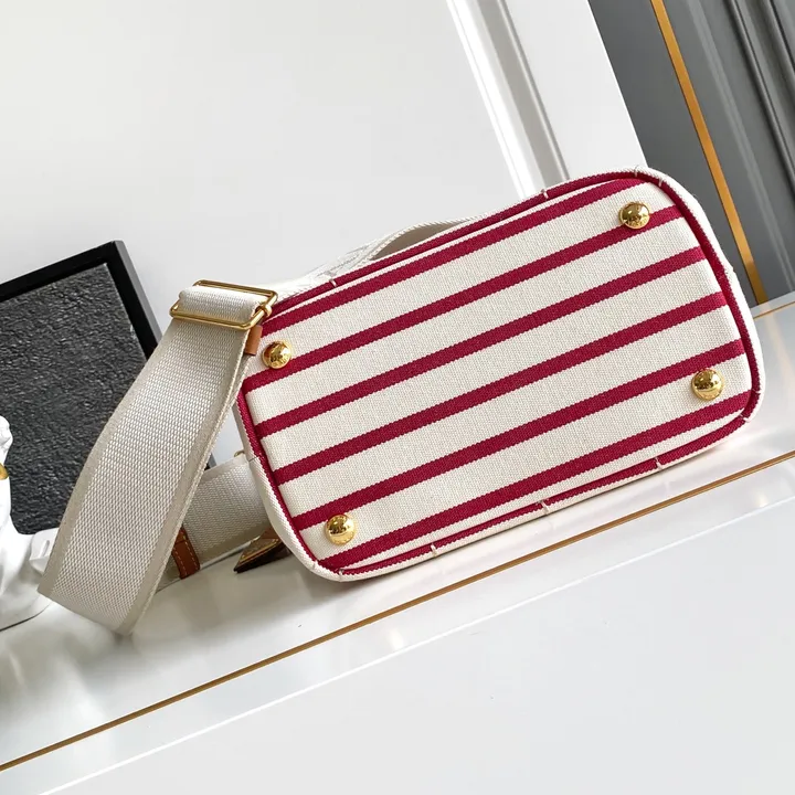 スーパーコピー プラダ キーホルダー