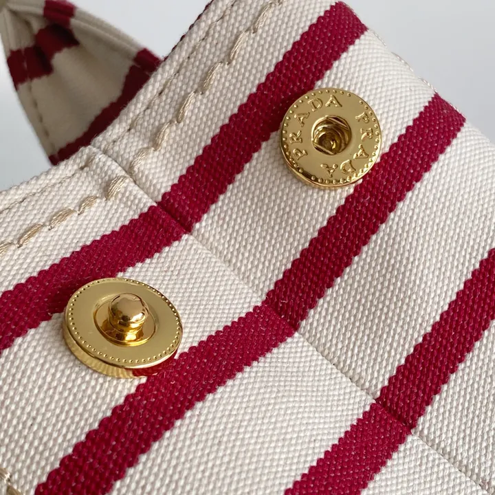 スーパーコピー プラダ キーホルダー