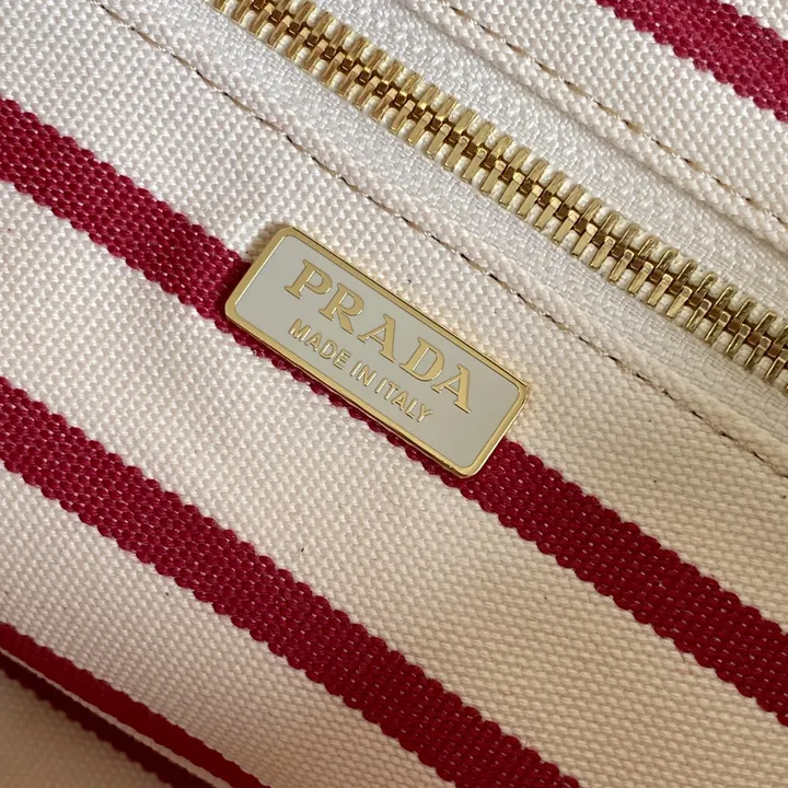 スーパーコピー プラダ キーホルダー