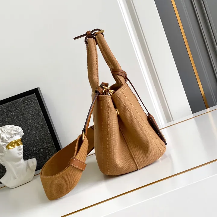 スーパーコピー プラダ キーホルダー