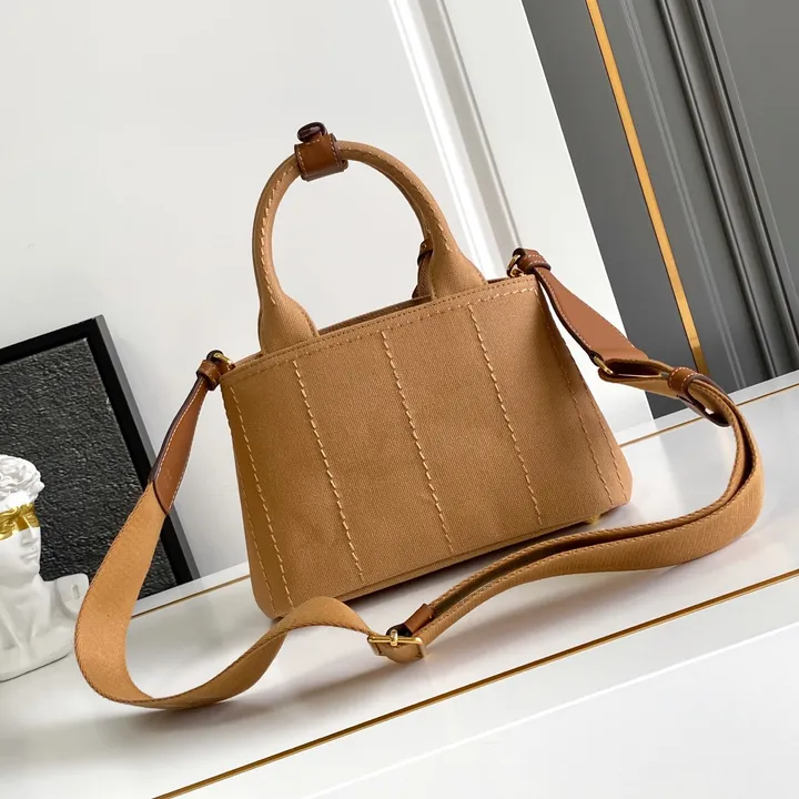 スーパーコピー プラダ キーホルダー