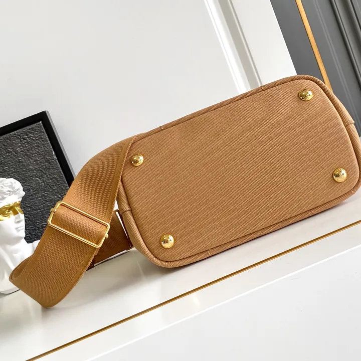 スーパーコピー プラダ キーホルダー