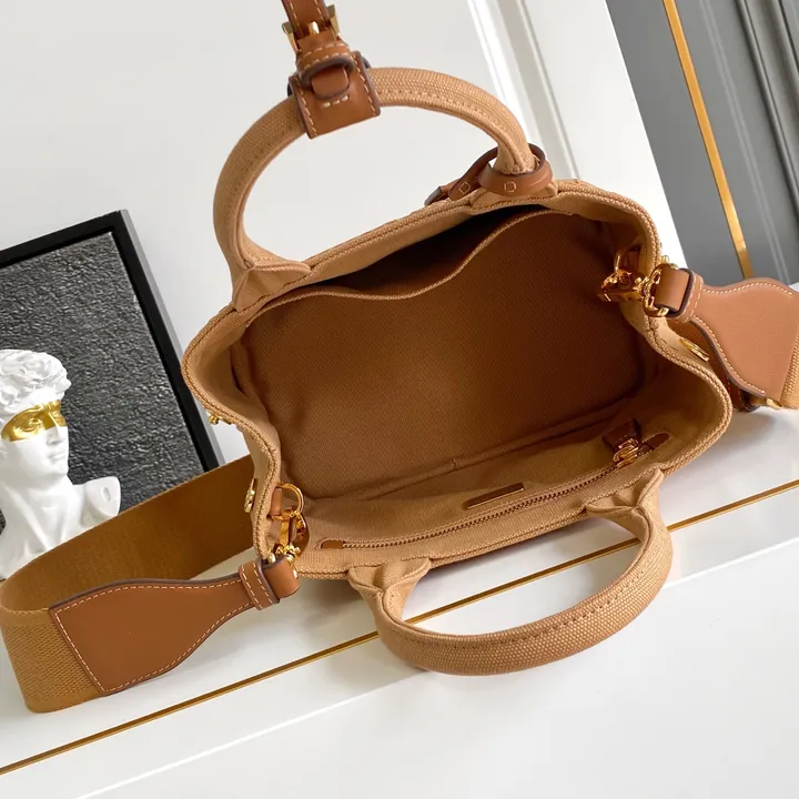 スーパーコピー プラダ キーホルダー