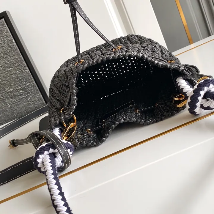 スーパーコピー プラダ キーホルダー