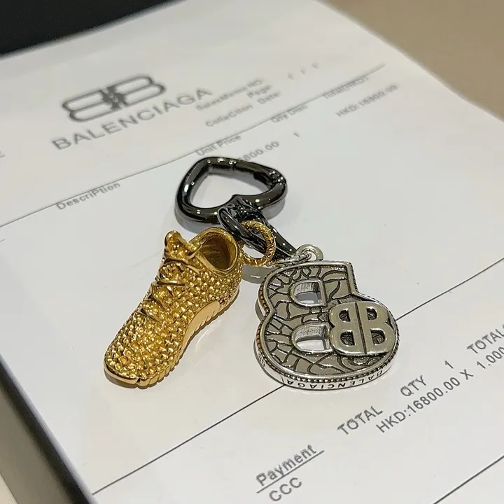 スーパーコピー バレンシアガ キーホルダー