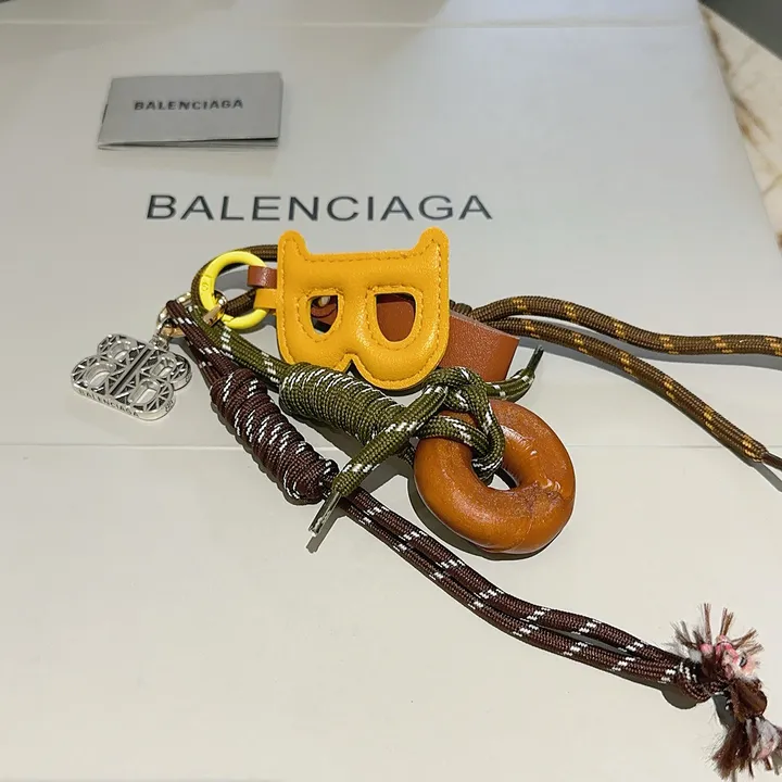 スーパーコピー バレンシアガ キーホルダー