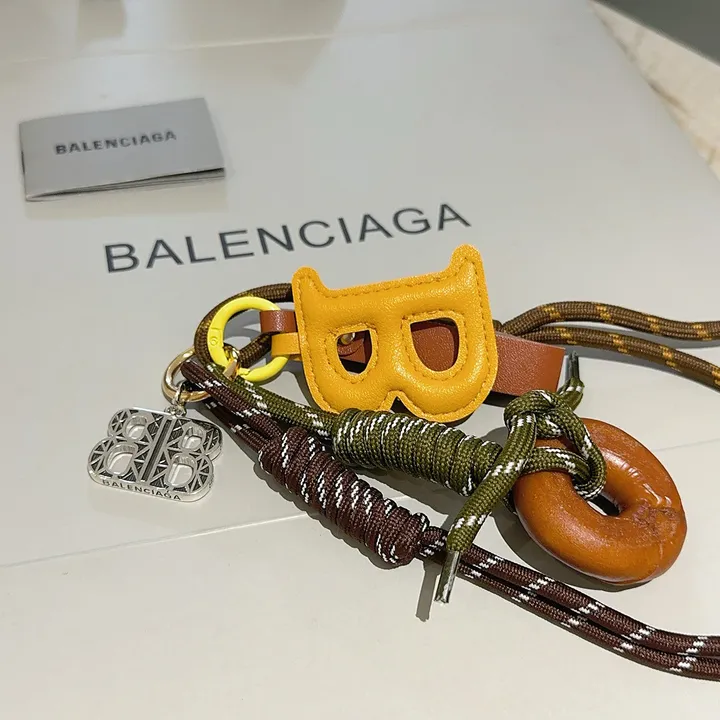 スーパーコピー バレンシアガ キーホルダー