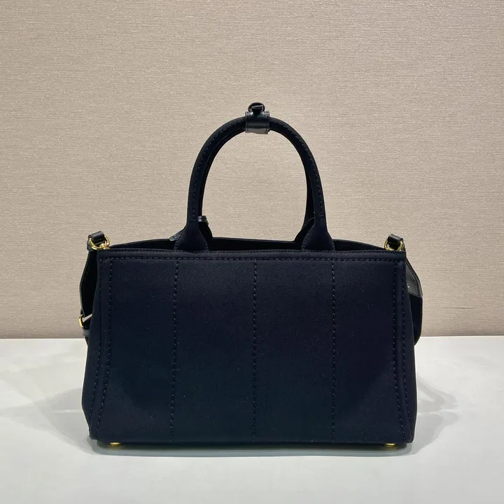 スーパーコピー バレンシアガ キーホルダー