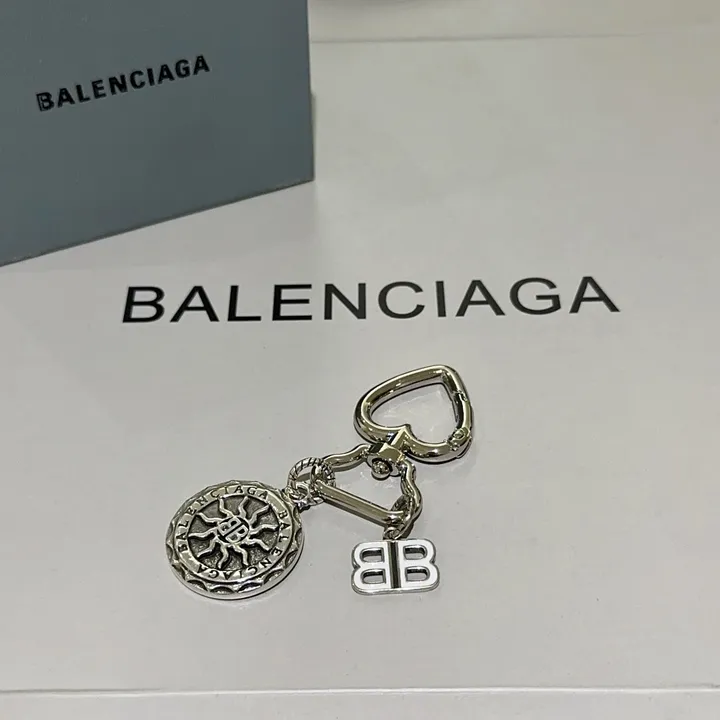スーパーコピー バレンシアガ キーホルダー