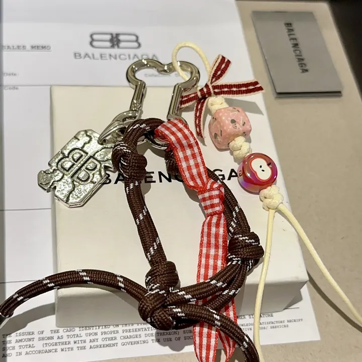 スーパーコピー バレンシアガ キーホルダー