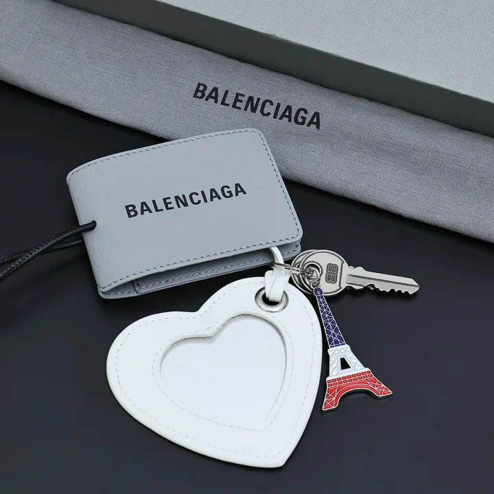 スーパーコピー バレンシアガ キーホルダー