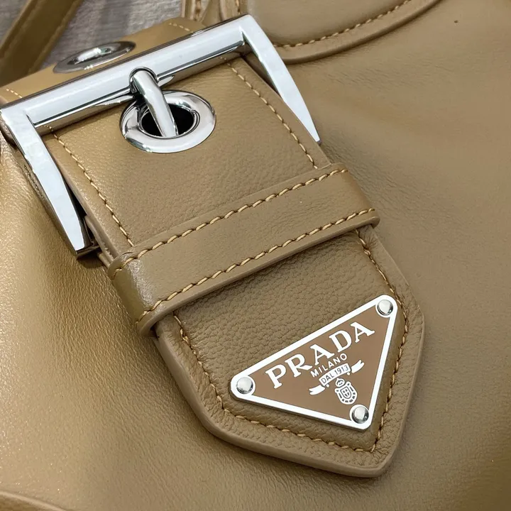 スーパーコピー プラダ キーホルダー