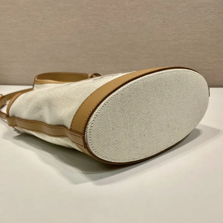 スーパーコピー プラダ キーホルダー