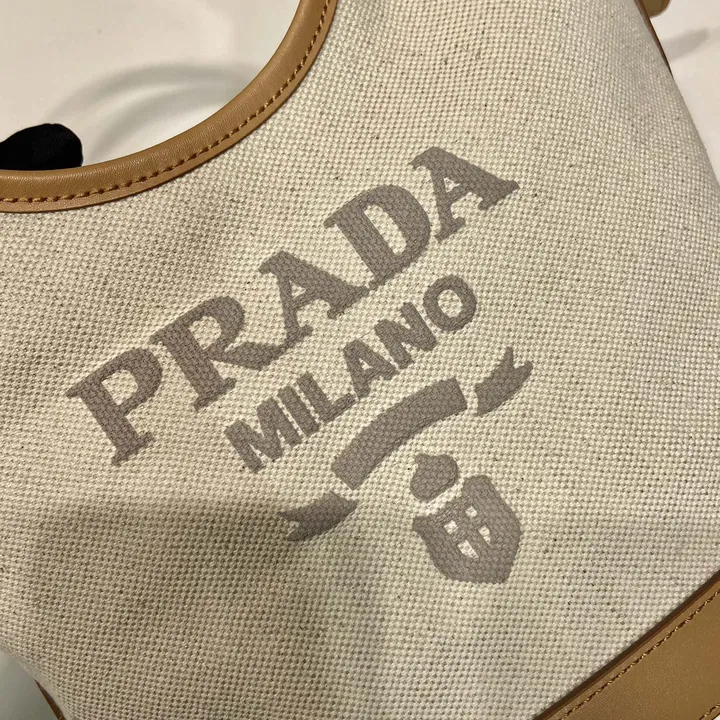 スーパーコピー プラダ キーホルダー