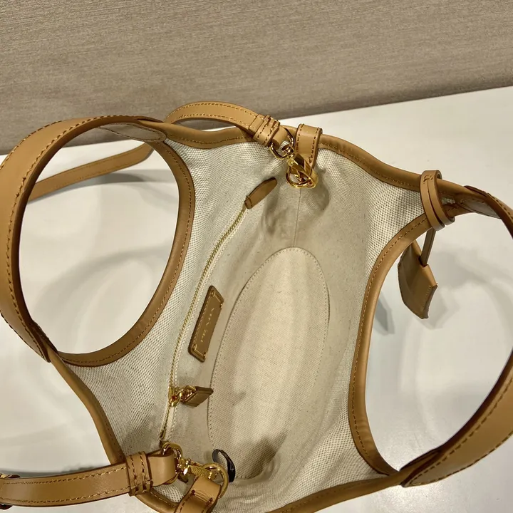 スーパーコピー プラダ キーホルダー