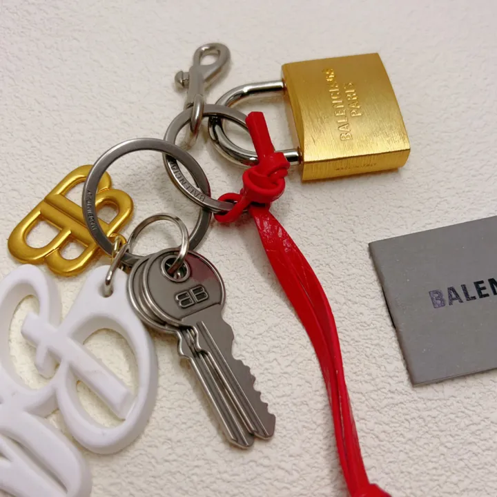 スーパーコピー バレンシアガ キーホルダー