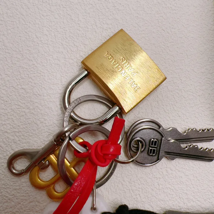 スーパーコピー バレンシアガ キーホルダー