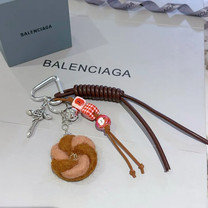 スーパーコピー バレンシアガ キーホルダー