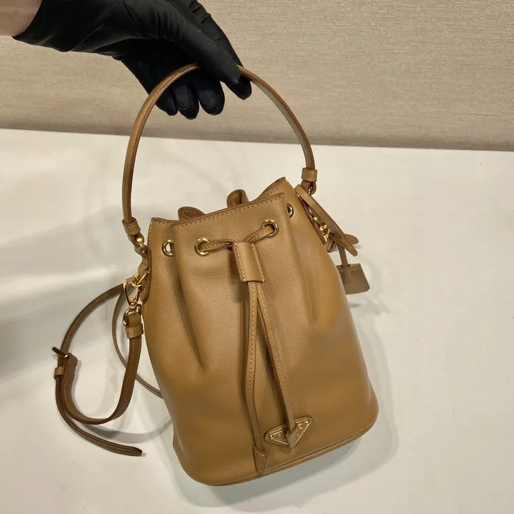 スーパーコピー バレンシアガ キーホルダー