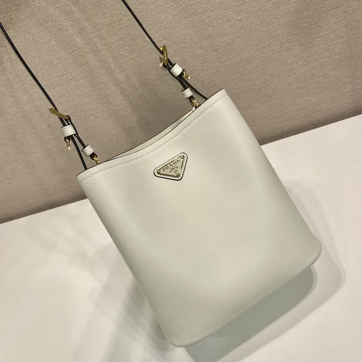 スーパーコピー プラダ キーホルダー