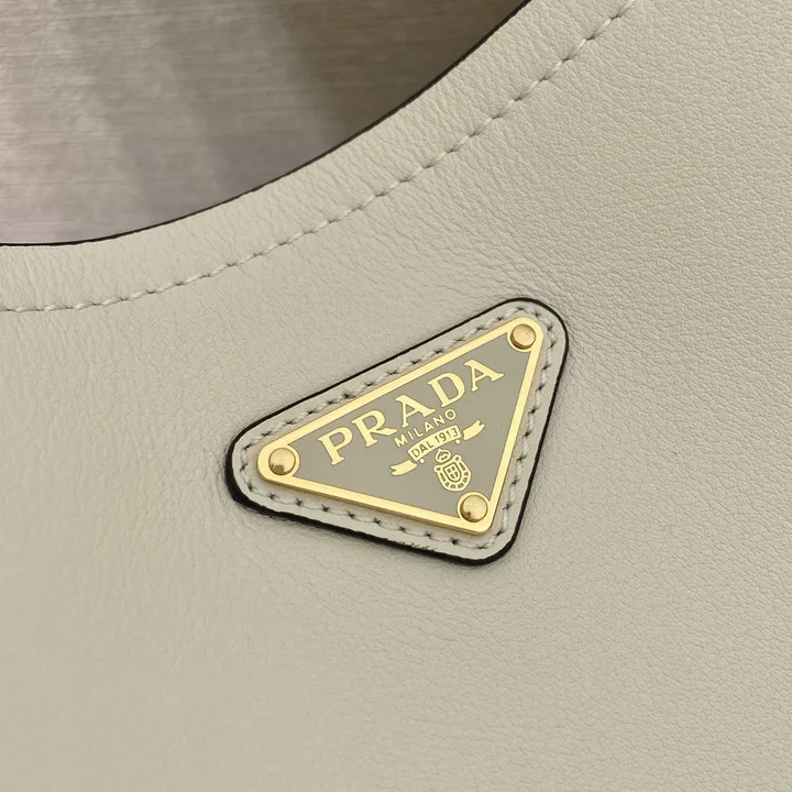 スーパーコピー プラダ キーホルダー