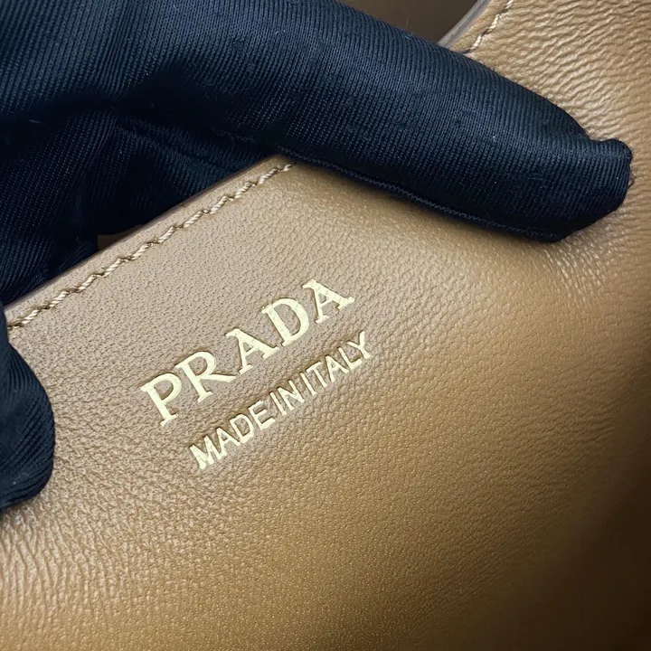 スーパーコピー プラダ キーホルダー