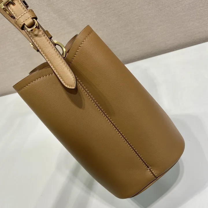 スーパーコピー プラダ キーホルダー