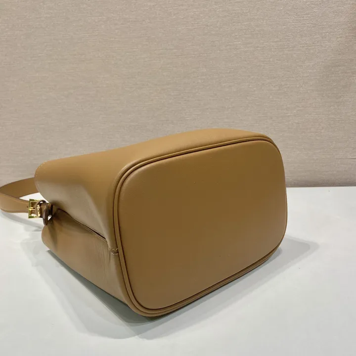 スーパーコピー プラダ キーホルダー