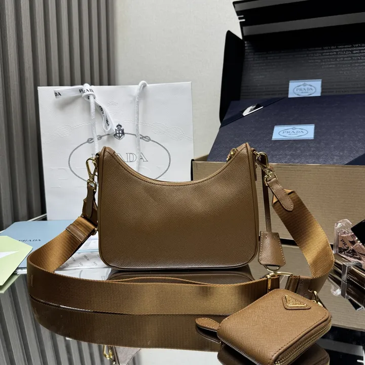 スーパーコピー プラダ キーホルダー