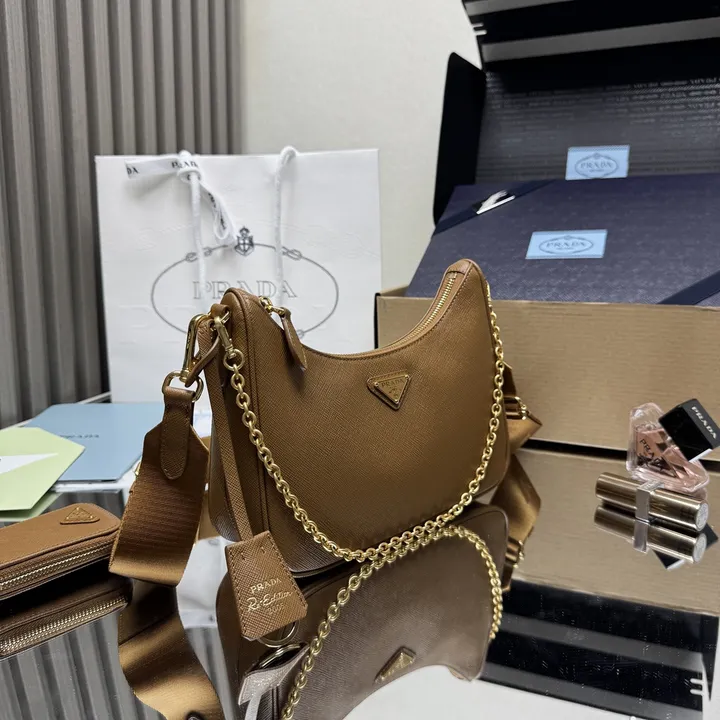 スーパーコピー プラダ キーホルダー