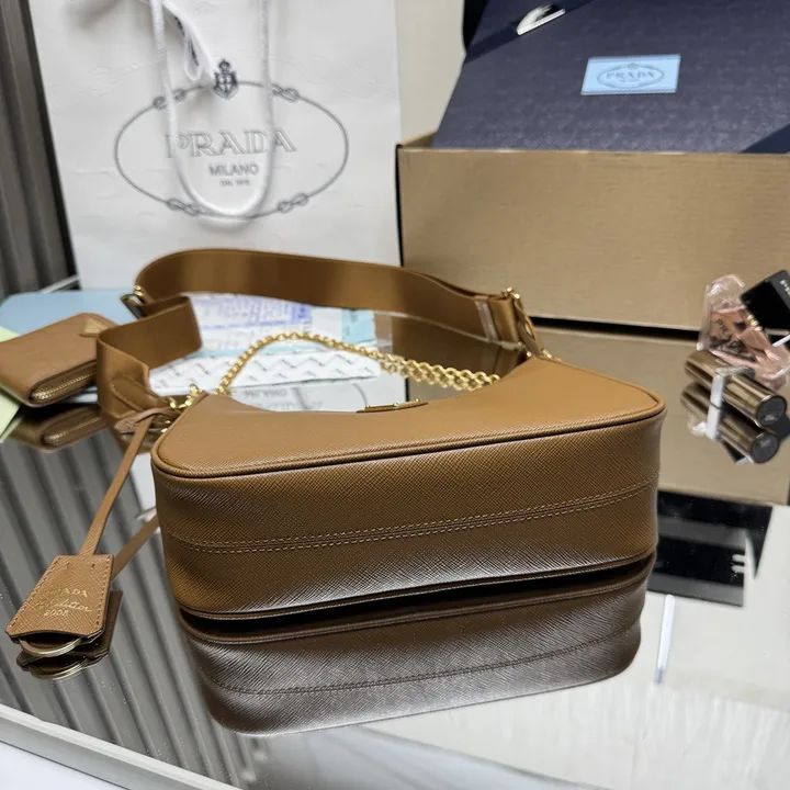 スーパーコピー プラダ キーホルダー