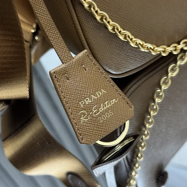 スーパーコピー プラダ キーホルダー